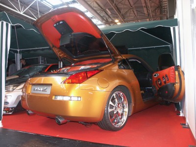 Nissan 350Z Install: click to zoom picture.
